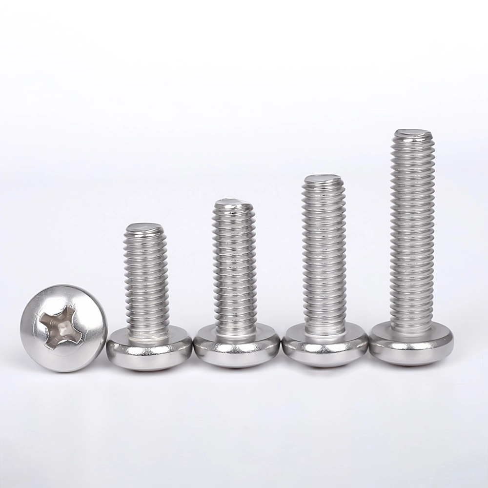 GB818 Pan Head Cross infälld maskinskruv